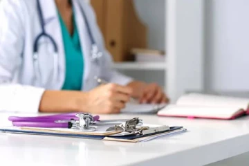 கண்டி வைத்தியசாலையில் இளம் பெண் வைத்தியர்களை அரை நிர்வாணமாக படம்பிடித்த நபர்!