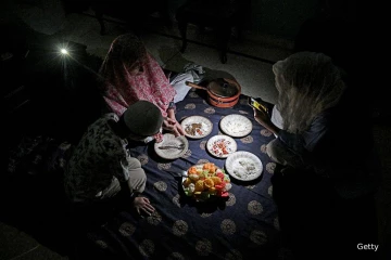 ஈரான் போரால் இருளில் மூழ்கும் பாகிஸ்தான் - நாளொன்றுக்கு 7 மணி நேர மின்சார நிறுத்தம்