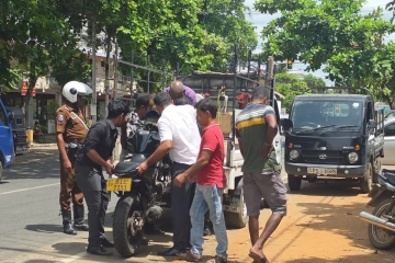 மட்டக்களப்பில் காருடன் மோட்டார் சைக்கிள் மோதி விபத்து! இருவர் படுகாயம்