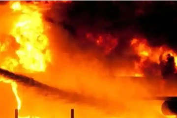 அபுதாபி விமான நிலையத்தில் ட்ரோன் தாக்குதல் - தீவிரவாதிகள் வெறிச்செயல்