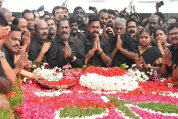 அதிமுக என்ற ஆலமரத்தை அசைத்துப் பார்க்க முடியுமா? 40 தொகுதிகளிலும் வெற்றி பெறுவோம் - அதிமுகவினர் உறுதிமொழி