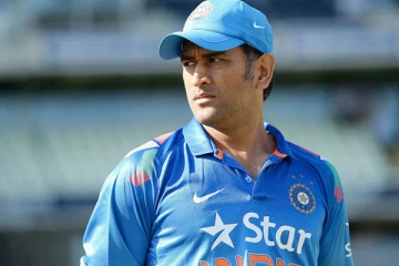 பிரபல கிரிக்கெட் வீரர் தோனி மீது வழக்குப்பதிவு..!