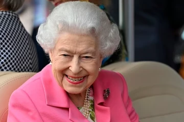 விசுவாசமான ஊழியர்களுக்கு 5 சதவீத ஊதிய உயர்வு வழங்கிய மகாராணி!