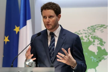 உக்ரைன் ஐரோப்பிய ஒன்றிய உறுப்புரிமைக்குள் இணைய "15 அல்லது 20 ஆண்டுகள்" செல்லும்: கிளெமென்ட் பியூன்