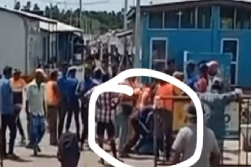 நயினாதீவில் கடற்படையால் ஈவிரக்கமின்றி தாக்கப்பட்ட தமிழர்; வெளியான பகீர் காணொளி