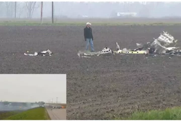 பறந்து கொண்டிருந்த போதே வெடித்து சிதறிய விமானம் ; 4 பேர் பலி