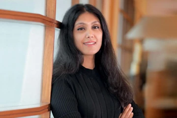 இந்தியாவில் தொடர்ந்து முதலிடம் பிடித்த பணக்கார பெண்! யார் தெரியுமா!