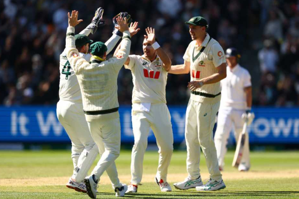 Boxing ஆஷஸ் போட்டியை கையிலெடுத்த பந்துவீச்சாளர்கள் | Bowlers Who Took Over The Boxing Day Test Aus Eng