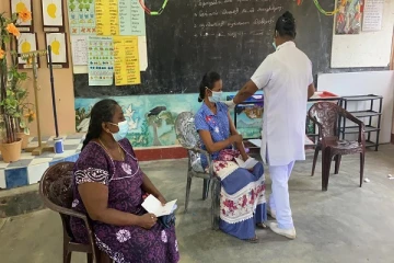 பெரியகல்லாறு பகுதியில் 30வயதுக்கு மேற்பட்டவர்களுக்கான தடுப்பூசி  ஏற்றும் நடவடிக்கைகள்