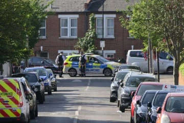 உதவி கேட்டு குற்றுயிராக விடுதிக்குள் நுழைந்த லண்டன் இளைஞன்... இரத்தவெள்ளத்தில் சுருண்டு விழுந்து மரணம்