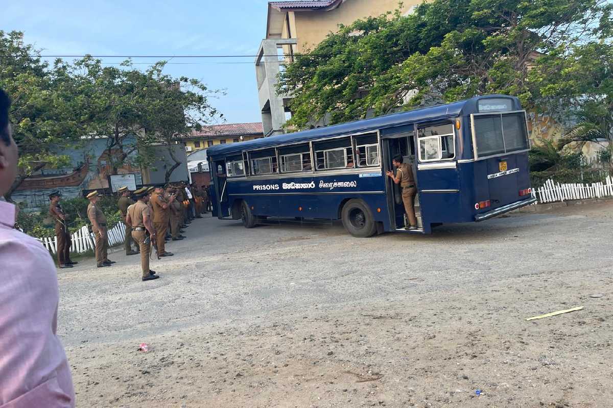 நீர்கொழும்பிலிருந்து அவசரமாக யாழ்ப்பாணம் கொண்டுவரப்பட்ட கைதிகள் | Negombo Prison Inmates Transferred To Jaffna