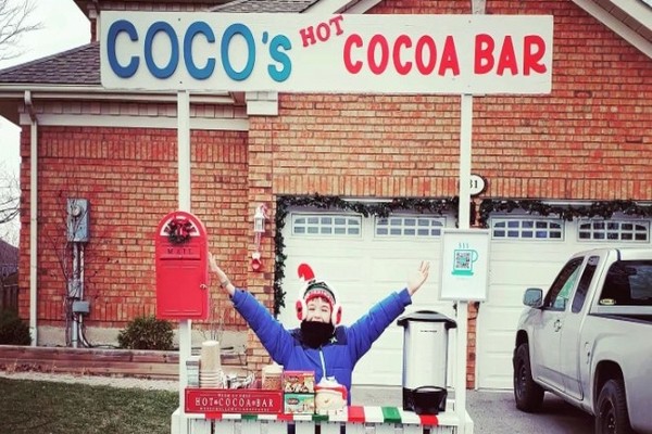 கனடாவில் 10 வயது சிறுவனின் நெகிழ வைக்கும் செயல் | Boy S Hot Chocolate Stand Raises More Than 6K