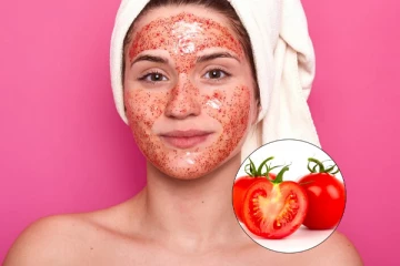 நிமிடங்களில் முகத்தில் உள்ள அழுக்கை சுத்தம் செய்யும் தக்காளி ஸ்க்ரப் - எப்படி செய்வது?