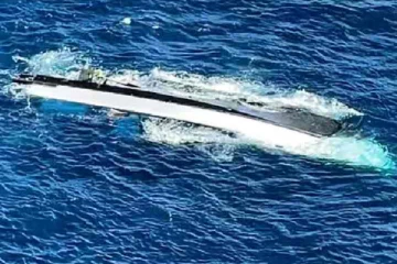 நடுகடலில் மூழ்கிய படகு ; மாயமான மீனவர்