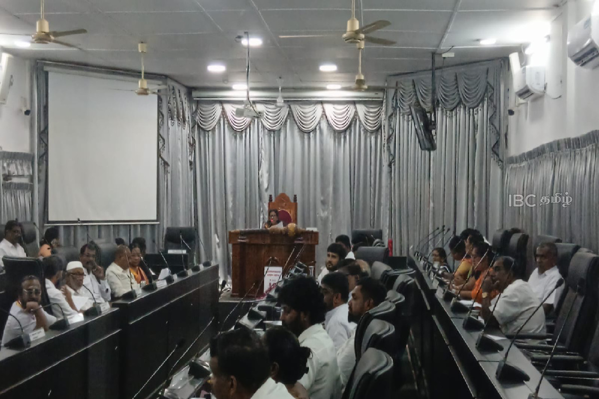 ஆளுநரின் பாரபட்சமான செயற்பாடு : யாழ்.மாநகரசபையில் அமளி | Northern Governors Discriminatory Actions