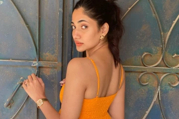 லாஸ்லியாவா இப்படி? ஷார்ட் உடையில் சுற்றிய புகைப்படம்