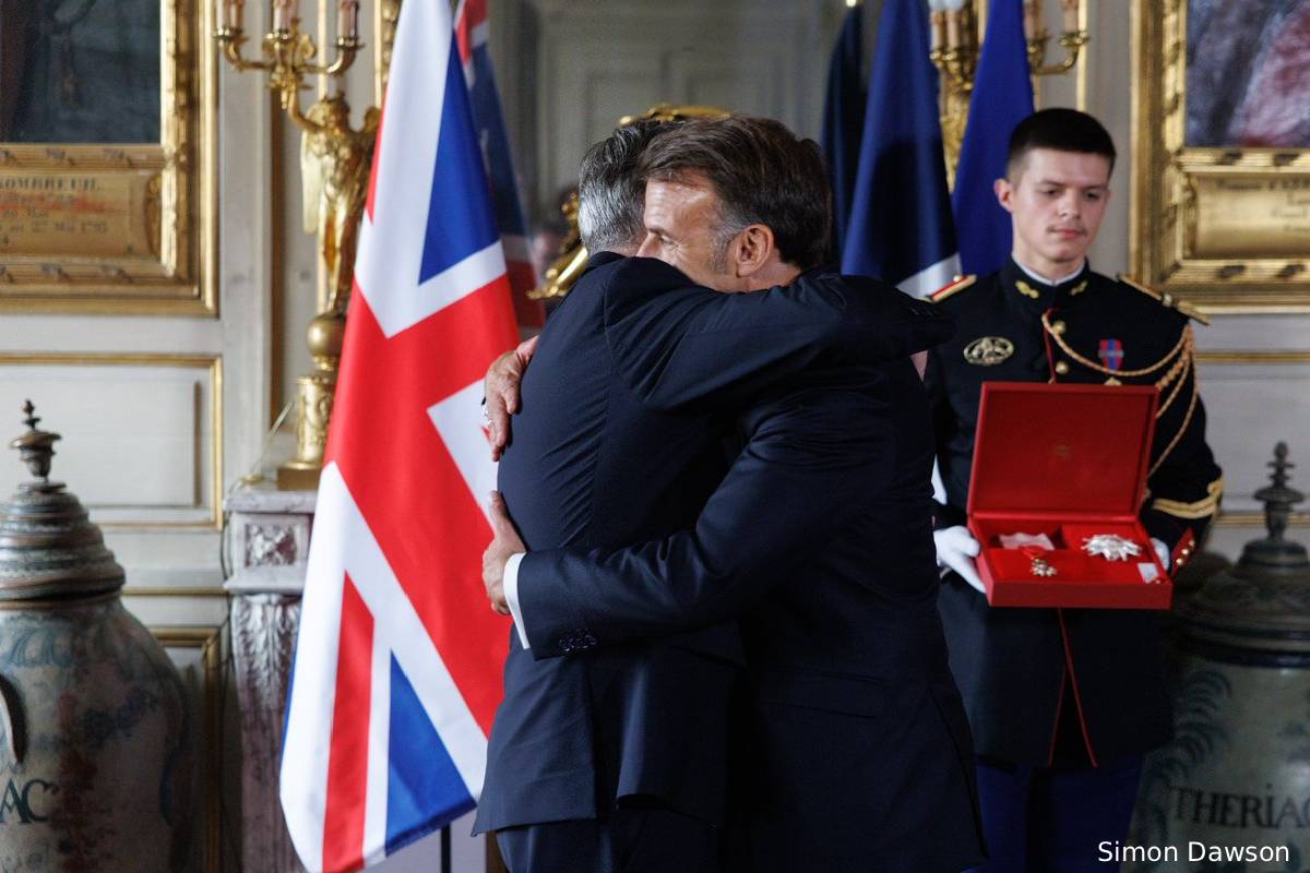 பிரித்தானிய பிரதமருக்கு பிரான்சின் உயரிய விருது | Starmer Becomes 1St Uk Pm To Receive Chevalier பிரித்தானிய பிரதமருக்கு பிரான்சின் உயரிய விருது | Starmer Becomes 1St Uk Pm To Receive Chevalier