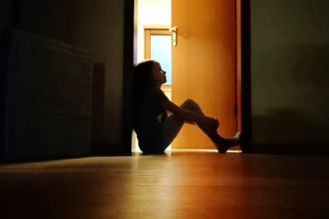 யாழ்ப்பாணத்தில் இளம் யுவதிக்கு நடந்த கொடூரம்: தலைமறைவாகிய இளைஞர்கள் - வெளியான பகீர் தகவல்