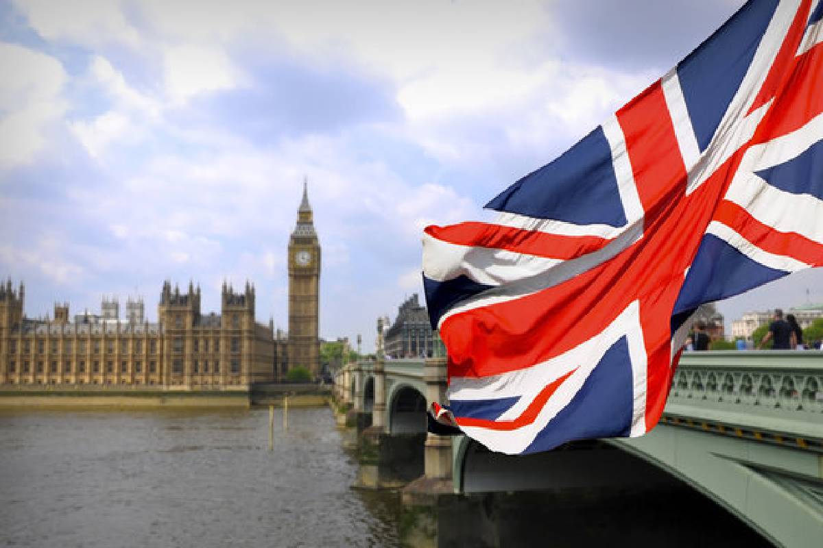 சீனாவிற்காக உளவு வேலை : கைதான பிரித்தானிய நாடாளுமன்ற உறுப்பினரின் கணவர் உட்பட மூவருக்கு பிணை | Espionage China British Parliament Granted Bail