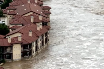 டெக்சாஸ் மாகாணத்தை புரட்டிப்போட்ட வெள்ளம்; பலி எண்ணிக்கை அதிகரிப்பு