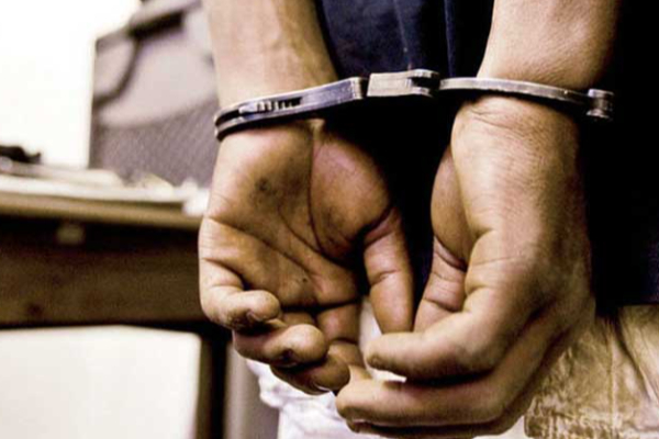 குற்றப் புலனாய்வுத் துறையினர் என்று மோசடி செய்த பொலிஸார்! விசாரணையில் வெளிவந்த தகவல்கள் | Police Constable And Two Accomplices Who Robbed குற்றப் புலனாய்வுத் துறையினர் என்று மோசடி செய்த பொலிஸார்! விசாரணையில் வெளிவந்த தகவல்கள் | Police Constable And Two Accomplices Who Robbed