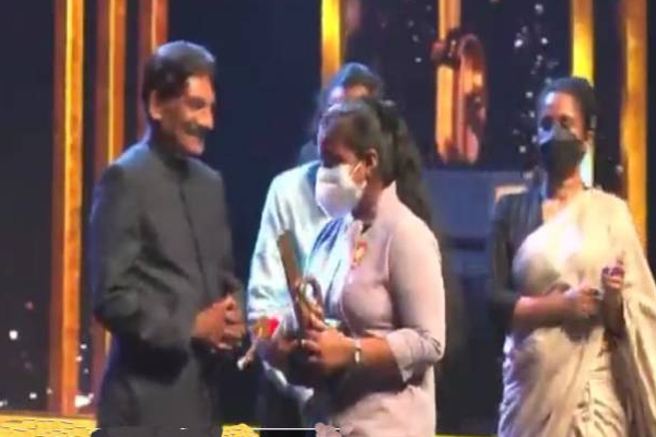 தேசிய மட்டத்தில் முதலிடம் பிடித்த தமிழ் மாணவிக்கு வழங்கப்பட்ட கெளரவம்! | Honor Given Tamil Student At The National Level