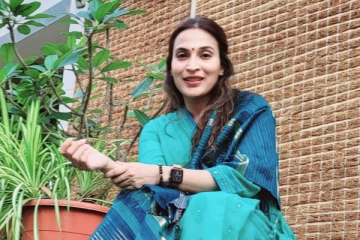 மகன்கள் உடன் ரஜினி காலில் விழுந்த ஐஸ்வர்யா! பொங்கல் எப்படி கொண்டாடி இருக்கிறார் பாருங்க