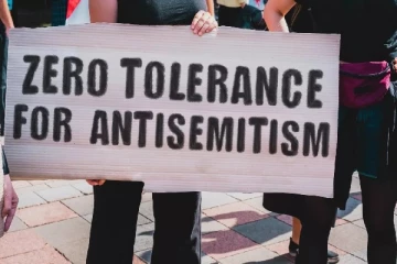 இனி எங்கு செல்வது: யூத மக்கள் குமுறல்