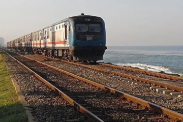 ரயில் முன் பாய்ந்து உயிரை மாய்த்த இளம் ஆசிரியை; அதிர்ச்சியை ஏற்படுத்திய சம்பவம்