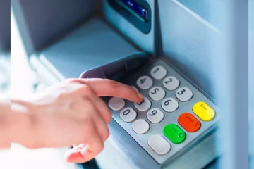 யாழில் பாதுகாப்பு ஊழியரின் அடாவடிச் செயல்; வாடிக்கையாளர்கள் விசனம்