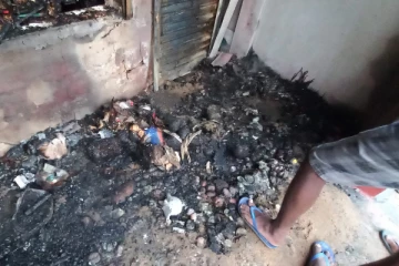 இன்று அதிகாலை தீக்கிரையான வியாபார நிலையம்!