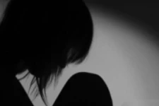 நெஞ்சை பதற வைத்த சம்பவம்! நூலிழையில் உயிர் பிழைத்த பெண்! வீடியோ இதோ