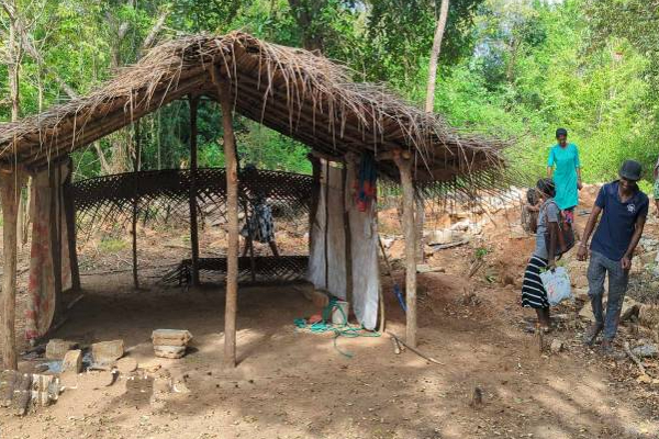 முல்லைத்தீவில் பெண்கள் மீது தாக்குதல் நடத்திய வனவள திணைக்கள அதிகாரிகள்! | Forest Officials Attacked Women In Mullaitivu