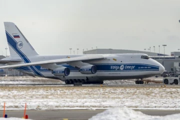கனடாவில் நிறுத்தி வைக்கப்பட்டுள்ள ரஸ்ய விமானத்தை சுவீகரிக்கும் நாடு