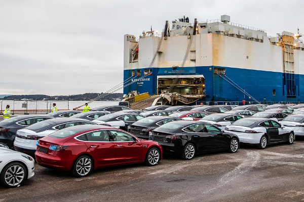கார்களை ஏற்றிச் செல்லும் கப்பலில் தீ! | Fire On The Ship Carrying Cars Netharlands