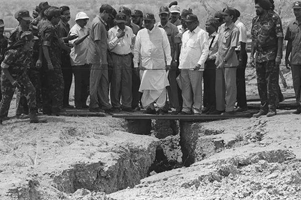 உலகமே திரும்பி பார்த்த இந்தியாவின் முதல் அணு ஆயுத சோதனை! | Operation Smiling Buddha The India First Nuclear