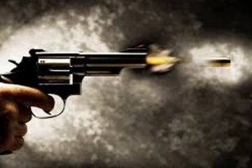 கொழும்பில் இன்றிரவு வீட்டுக்குள் புகுந்து துப்பாக்கி சூடு