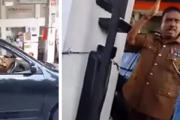 மோசமாக செயற்பட்ட பொலிஸ் அதிகாரியை விரட்டியடித்த மக்கள்