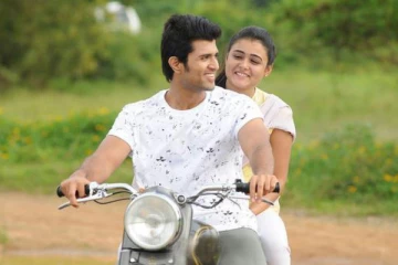 அர்ஜுன் ரெட்டி படத்தில் முதலில் நடிக்க இருந்த நடிகை! இதனால் தான் விலகினாராம்