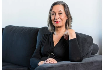 எலிசபெத் மகாராணி கௌரவித்த முதல் திருநங்கை நாடாளுமன்ற உறுப்பினர் காலமானார்!