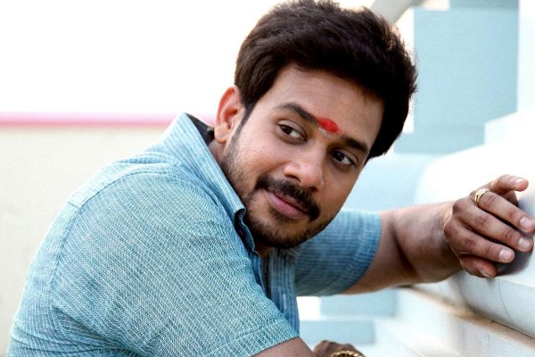 நடிகர் பரத்தின் தங்கையை பார்த்துள்ளீர்களா.. முதல் முறையாக வெளிவந்த புகைப்படம்