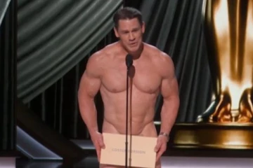 ஆடை அணியாமல் ஆஸ்கர் மேடைக்கு வந்த நடிகர் ஜான் சீனா.. விழுந்து விழுந்து சிரித்த நடிகர், நடிகைகள்