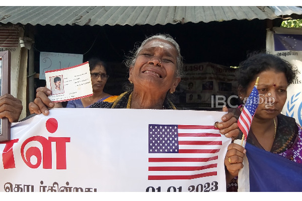 புதுவருட தினத்தில் காணாமல் ஆக்கப்பட்டோரின் உறவினர்கள் போராட்டம் (படங்கள்) | Relatives Of Missing Persons Protest Vavuniya