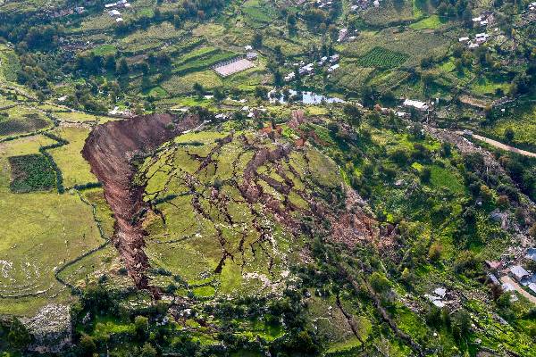 மண்சரிவு தொடர்பில் விடுக்கப்பட்டுள்ள அபாய எச்சரிக்கை! | Landslide Warning