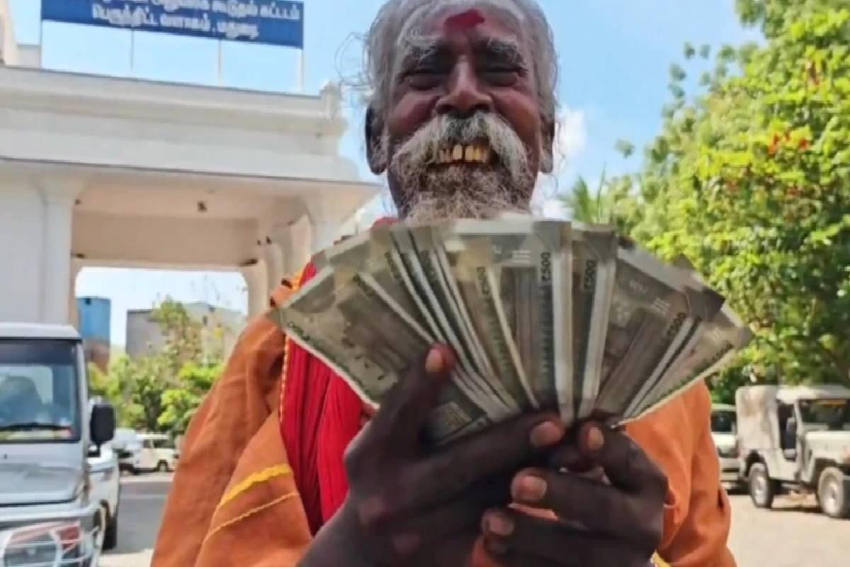 CM VIJAY - காக இந்த பணம்... யாசகம் பெற்றே தமிழக அரசுக்கு 1.6 கோடி கொடுத்த முதியவர்! | Begger Pool Pandiyan Donate Above 1Cr To Tn Gov