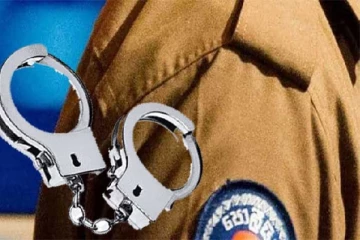 மனைவியை தாக்கி மகளை வன்புணர்ந்த சிறிலங்கா காவல்துறை உத்தியோகத்தர் கைது