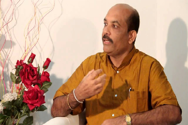 போலி காணி உறுதியை தயாரித்து 15 ஏக்கரை அரசியல்வாதிக்கு விற்ற முன்னாள் அரச அதிகாரி | Prepared Fake Land Certificate And Sold Politician
