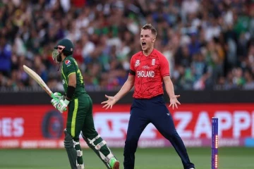 டி20 உலக கோப்பை இறுதி போட்டி : மிரட்டிய இங்கிலாந்து, திணறிய பாகிஸ்தான்