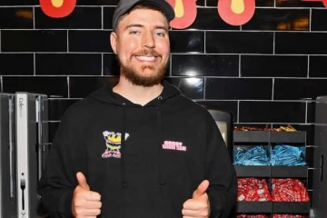 உலகின் டாப் கோடீஸ்வர யூடியூபர் MrBeast படைத்த புதிய சாதனை கிடைத்த பரிசு..