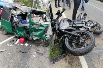 திருகோணமலையில் விபத்து: நால்வர் படுகாயம்(Photos)